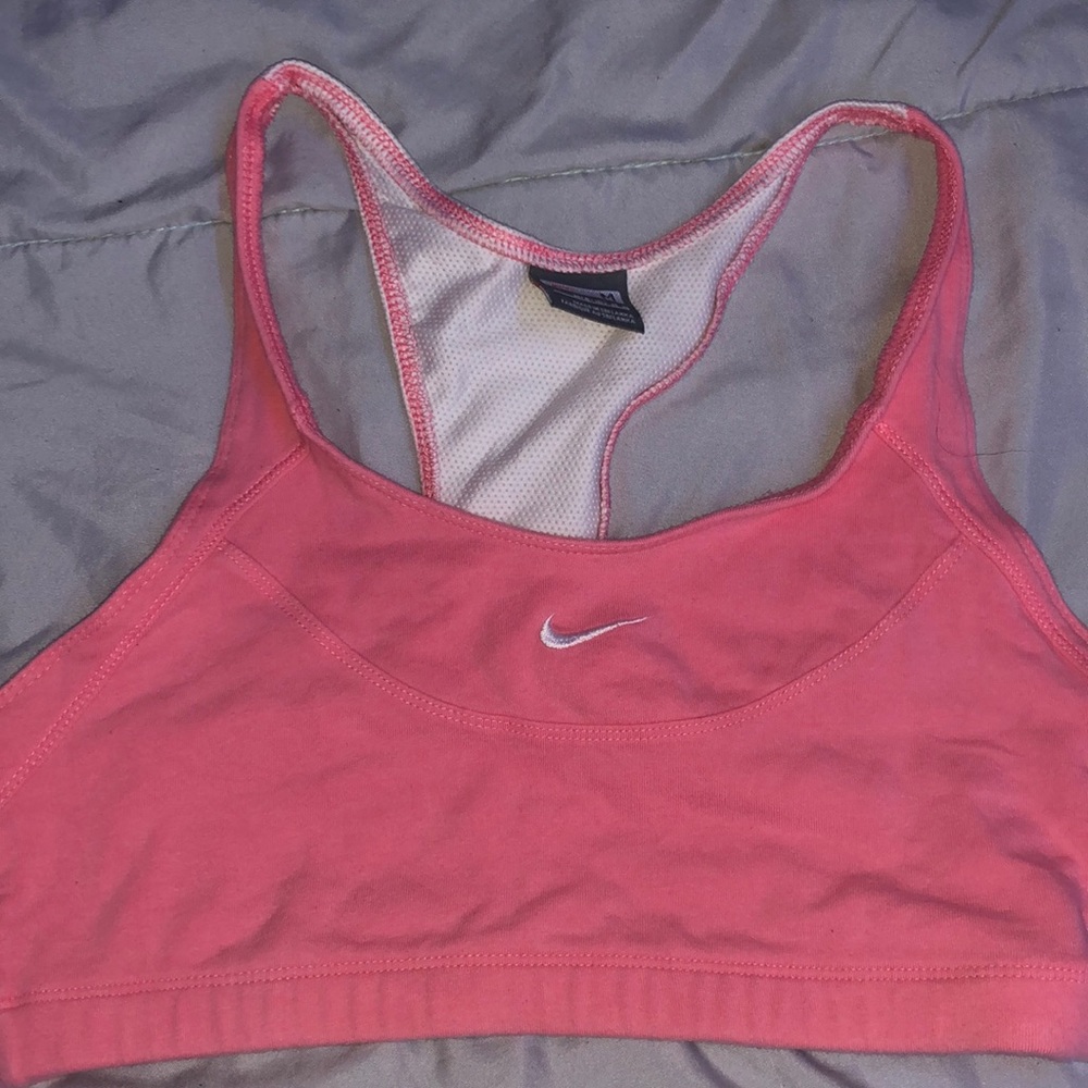 pink nike sports bra